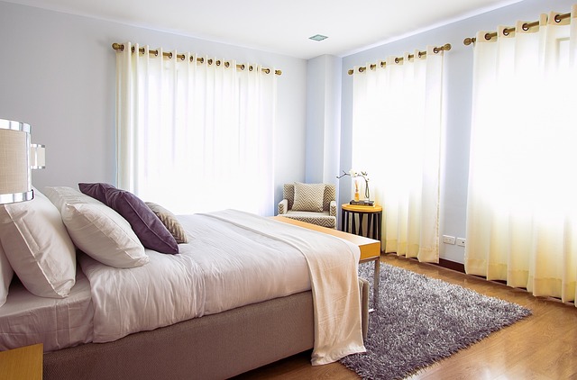 Już dzisiaj zatroszcz się o świetne wyposażenie Twojej sypialni - sklep online z luksusowymi poduszkami dekoracyjnymi!